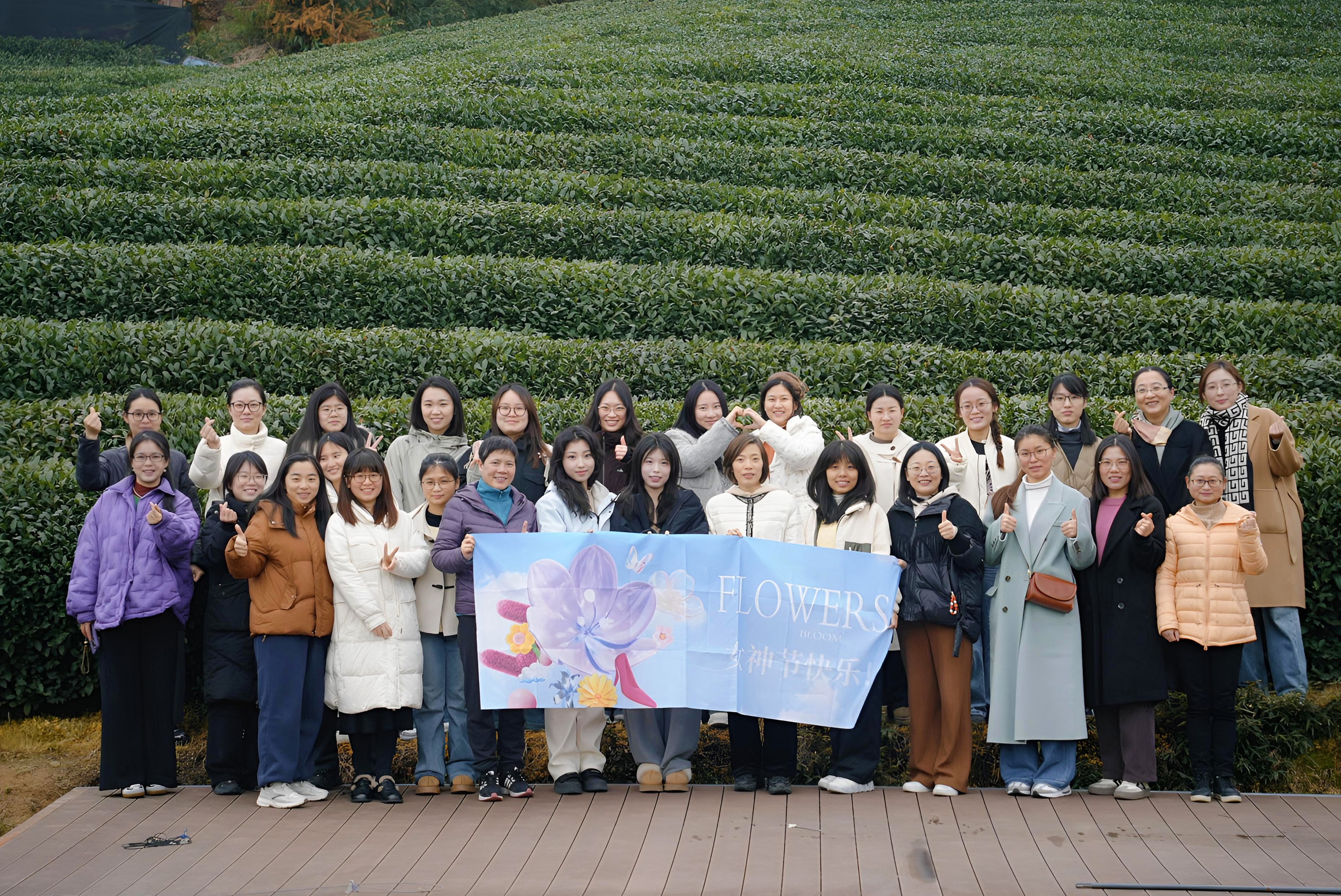 绘釉逐梦 展艺芳华 ——德赢VWIN集团工会组织开展2025年度“三八”国际妇女节活动 绘釉逐梦 展艺芳华 ——德赢VWIN集团工会组织开展2025年度“三八”国际妇女节活动